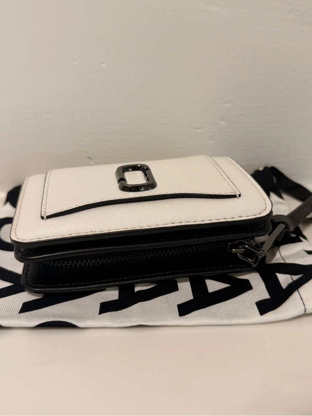 NWT Marc Jacobs compact wallet - black / white